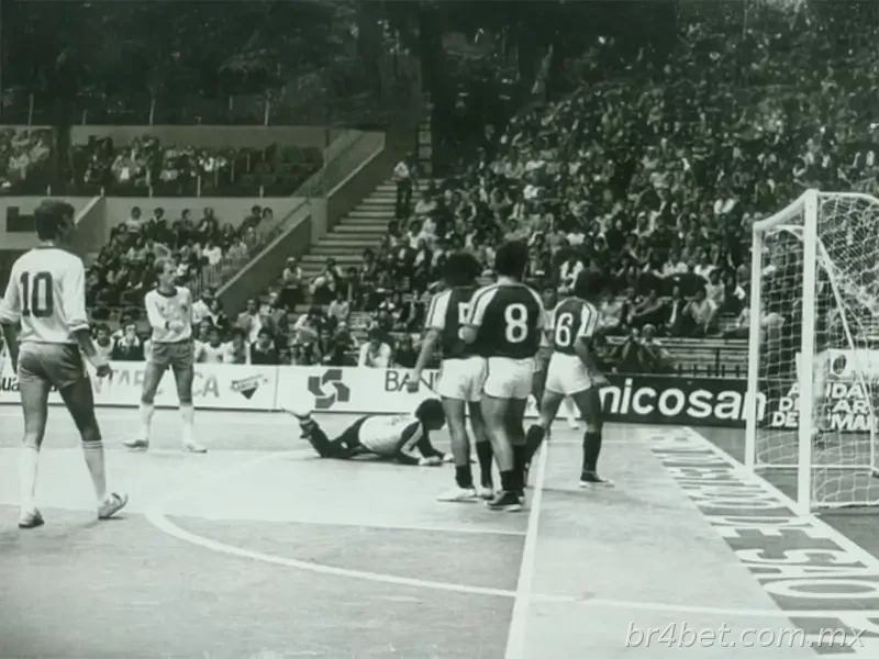 Quando o futsal foi criado?